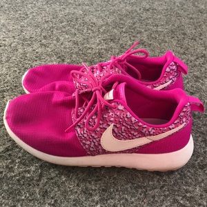 Nike Roshe Sneakers